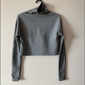 Cropped long sleeve turtle neck